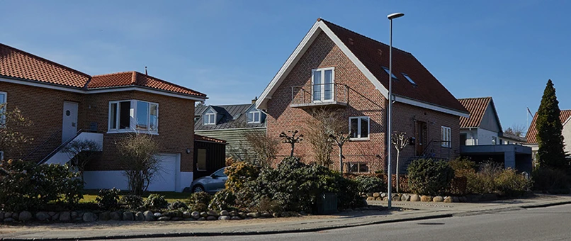Billede af hus på en villavej