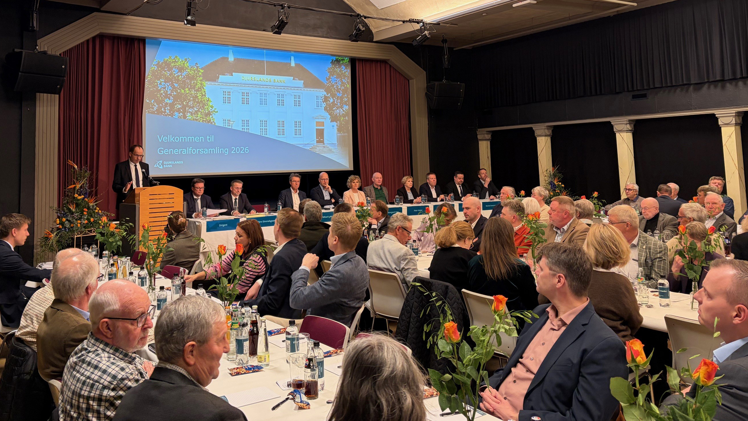 Billede fra generalforsamling i Djurslands Bank 2026.