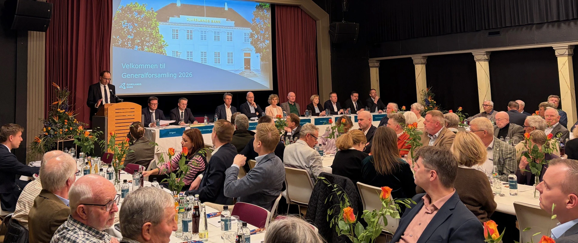 Billede fra generalforsamling i Djurslands Bank 2026.